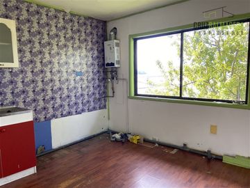 Casa en Venta en Amplia Casa (4 niveles) con loc. comerciales en centro de Calbuco