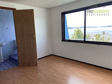 Casa en Venta en Amplia Casa (4 niveles) con loc. comerciales en centro de Calbuco