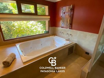 VENTA Casa de 315 m2, Bungalow de 115m2, Lote de 1000 m2 Bariloche