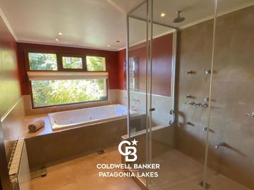 VENTA Casa de 315 m2, Bungalow de 115m2, Lote de 1000 m2 Bariloche