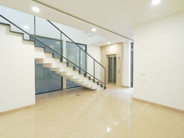 Rumah Mewah Luas 6 Menit ke QBIG BSD City 5 Kamar Siap Huni J-50300