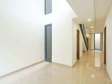 Rumah Mewah Luas 6 Menit ke QBIG BSD City 5 Kamar Siap Huni J-50300