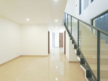 Rumah Mewah Luas 6 Menit ke QBIG BSD City 5 Kamar Siap Huni J-50300