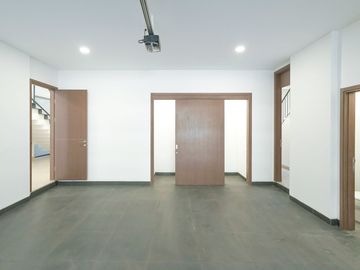 Rumah Mewah Luas 6 Menit ke QBIG BSD City 5 Kamar Siap Huni J-50300