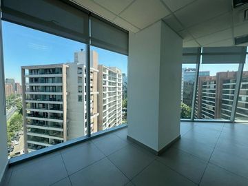 Oficina en centro de negocios cercano a metro Manquehue