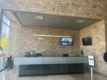 Oficina en centro de negocios cercano a metro Manquehue