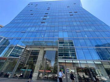 Oficina en centro de negocios cercano a metro Manquehue