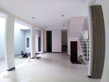 Rumah Baru 2 Lantai Luas 140 di Villa Puncak Tidar Malang