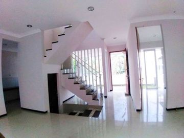 Rumah Baru 2 Lantai Luas 140 di Villa Puncak Tidar Malang