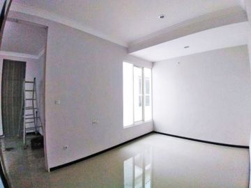 Rumah Baru 2 Lantai Luas 140 di Villa Puncak Tidar Malang