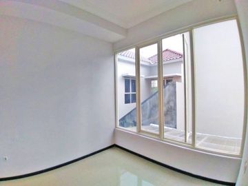 Rumah Baru 2 Lantai Luas 140 di Villa Puncak Tidar Malang