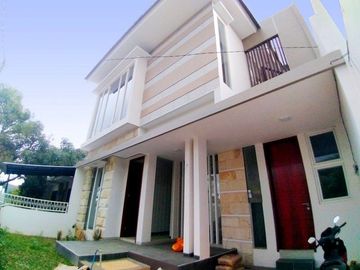 Rumah Baru 2 Lantai Luas 140 di Villa Puncak Tidar Malang