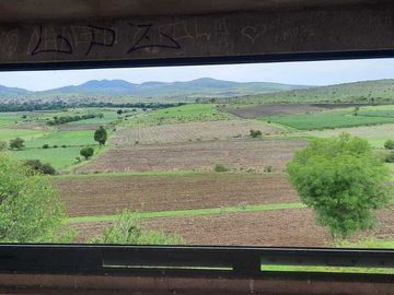 CASA EN CHARO ZURUMBENEO CERCA DE MORELIA CINCO RECAMARAS