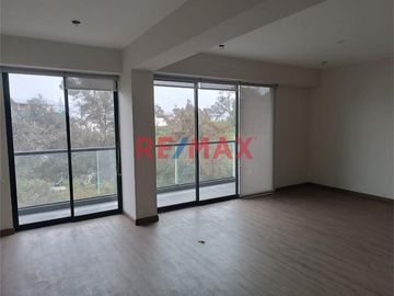PRECIOSO DUPLEX ESTRENO FRENTE A PARQUE ENTREGA INMEDIATA SURCO!
Oportunidad: ¡Vive frente a la naturaleza sin salir de la ciudad! Este amplio y mode