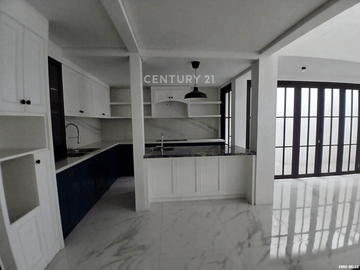 DisewakanThn Rumah Strategis Harga Menarik Di Menteng Residence