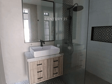 DisewakanThn Rumah Strategis Harga Menarik Di Menteng Residence