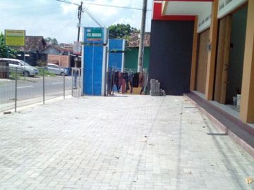 Ruko strategis di jalan Kabupaten