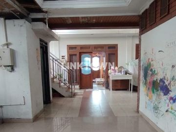 Hunian Mewah 3 Lantai View Gunung Ungaran di Kedungmundu Semarang