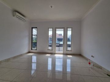 DIJUAL RUMAH MODERN BAGUS SIAP HUNI DI DELATINOS BSD CITY