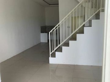 Rumah GUNUNG ANYAR TAMBAK hadap timur, Murah