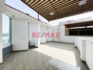 Local Comercial De 3 Pisos , Con Acabados A1 ! Listo Para Iniciar Tu Negocio