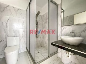 Local Comercial De 3 Pisos , Con Acabados A1 ! Listo Para Iniciar Tu Negocio