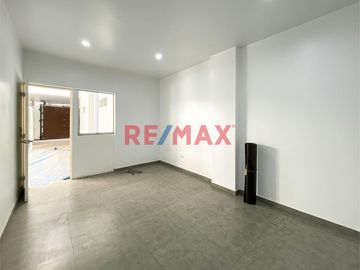 Local Comercial De 3 Pisos , Con Acabados A1 ! Listo Para Iniciar Tu Negocio