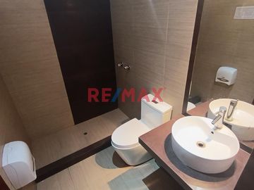¡ALQUILER DE CASA EN LA MOLINA, RESIDENCIAL MONTERRICO, ¡UNIFE!
Disfruta de esta amplia casa en una de las mejores zonas residenciales de La Molina,