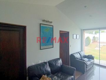 ¡ALQUILER DE CASA EN LA MOLINA, RESIDENCIAL MONTERRICO, ¡UNIFE!
Disfruta de esta amplia casa en una de las mejores zonas residenciales de La Molina,