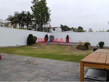 ¡ALQUILER DE CASA EN LA MOLINA, RESIDENCIAL MONTERRICO, ¡UNIFE!
Disfruta de esta amplia casa en una de las mejores zonas residenciales de La Molina,