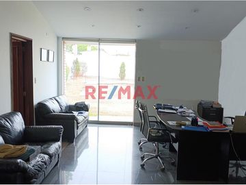 ¡ALQUILER DE CASA EN LA MOLINA, RESIDENCIAL MONTERRICO, ¡UNIFE!
Disfruta de esta amplia casa en una de las mejores zonas residenciales de La Molina,