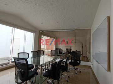¡ALQUILER DE CASA EN LA MOLINA, RESIDENCIAL MONTERRICO, ¡UNIFE!
Disfruta de esta amplia casa en una de las mejores zonas residenciales de La Molina,