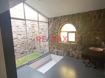 ¡ALQUILER DE CASA EN LA MOLINA, RESIDENCIAL MONTERRICO, ¡UNIFE!
Disfruta de esta amplia casa en una de las mejores zonas residenciales de La Molina,