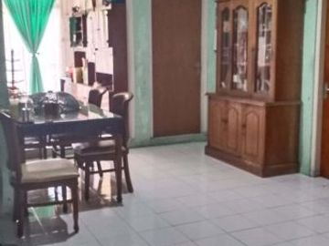 Rumah seken siap huni dalam komplek Dep. Keu di Ciledug.