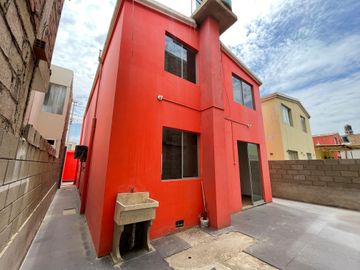 Casa De 2 Pisos En Venta En Condominio Sol De Las Delicias I - Moche