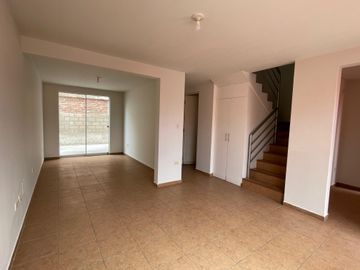 Casa De 2 Pisos En Venta En Condominio Sol De Las Delicias I - Moche