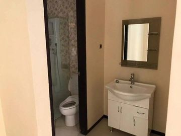 Rumah Mewah + Kolam Renang Luas 300 di Golf Araya Malang