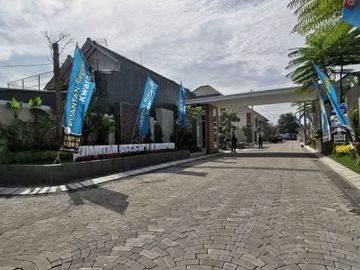 Rumah minimalis 2 lantai dalam perumahan di Jln Godean
