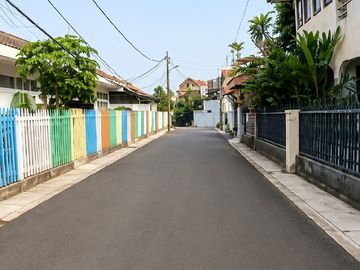 Rumah Di Slipi Dalam Komplek One Gate 3KT Carport 2