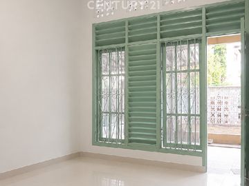Rumah Di Slipi Dalam Komplek One Gate 3KT Carport 2