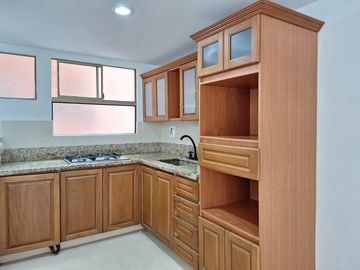 apartamento en arriendo en loma del escobero. Cod A515661