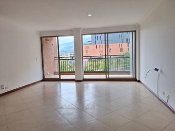 apartamento en arriendo en loma del escobero. Cod A515661