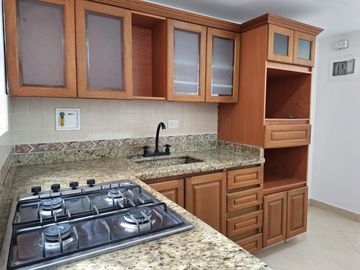 apartamento en arriendo en loma del escobero. Cod A515661
