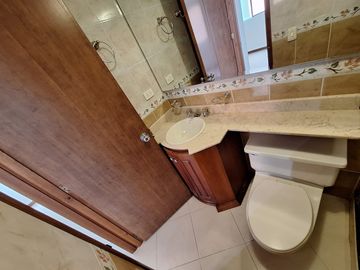 apartamento en arriendo en loma del escobero. Cod A515661