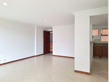 apartamento en arriendo en loma del escobero. Cod A515661
