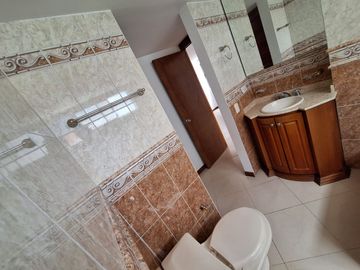 apartamento en arriendo en loma del escobero. Cod A515661