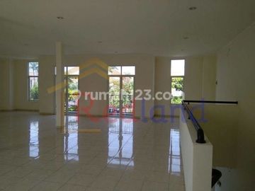 Sewa Ruko di Jl. Boulevard Graha Padma ( Vn 3456 )