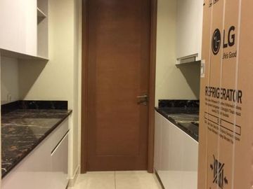 Disewakan Condominium Taman Anggrek Residences 3 kamar private lift