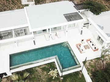 luxury sea view villa in Kuta Mandalika
