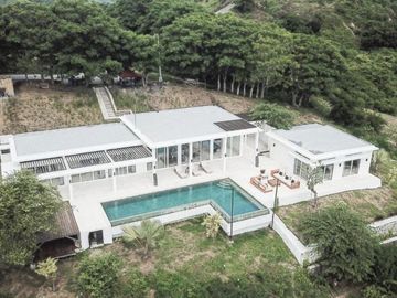 luxury sea view villa in Kuta Mandalika